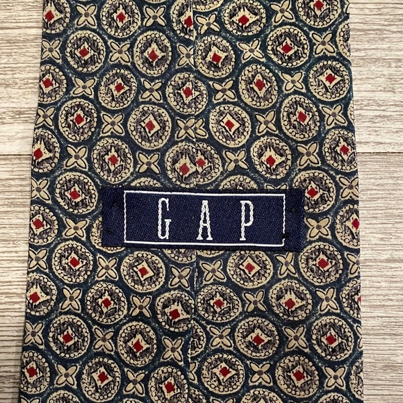 VTG GAP 100% Silk Navy, Tan, and Red Geometric Men's Tie - Picture 2 of 5